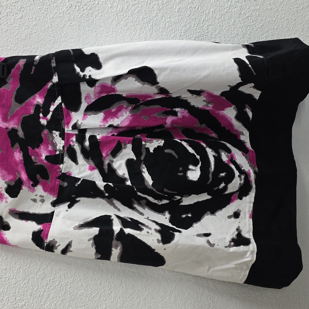 Transitions White Multi Pleated Lined Abract Print